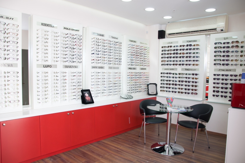 opticien-GRIMAUD-min_store-office-interior-design-brand-optometrist-design-809393-pxhere.com